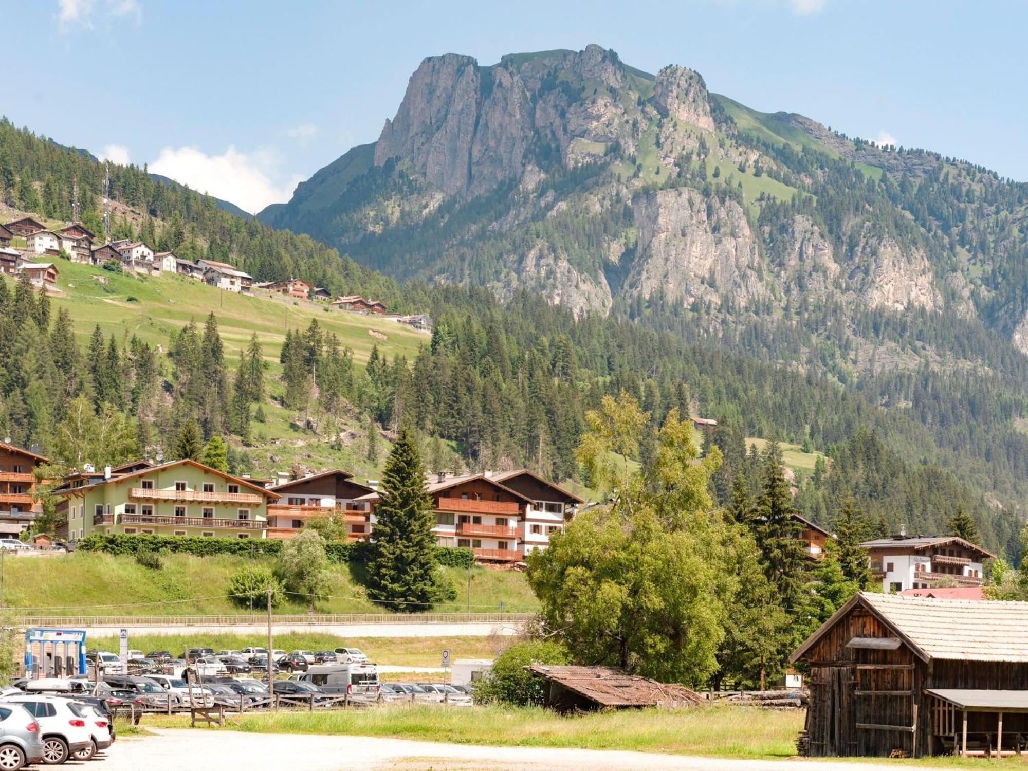 Spacious Chalet With Garden Near Ski Area In Tyrol Pozza di Fassa Ngoại thất bức ảnh