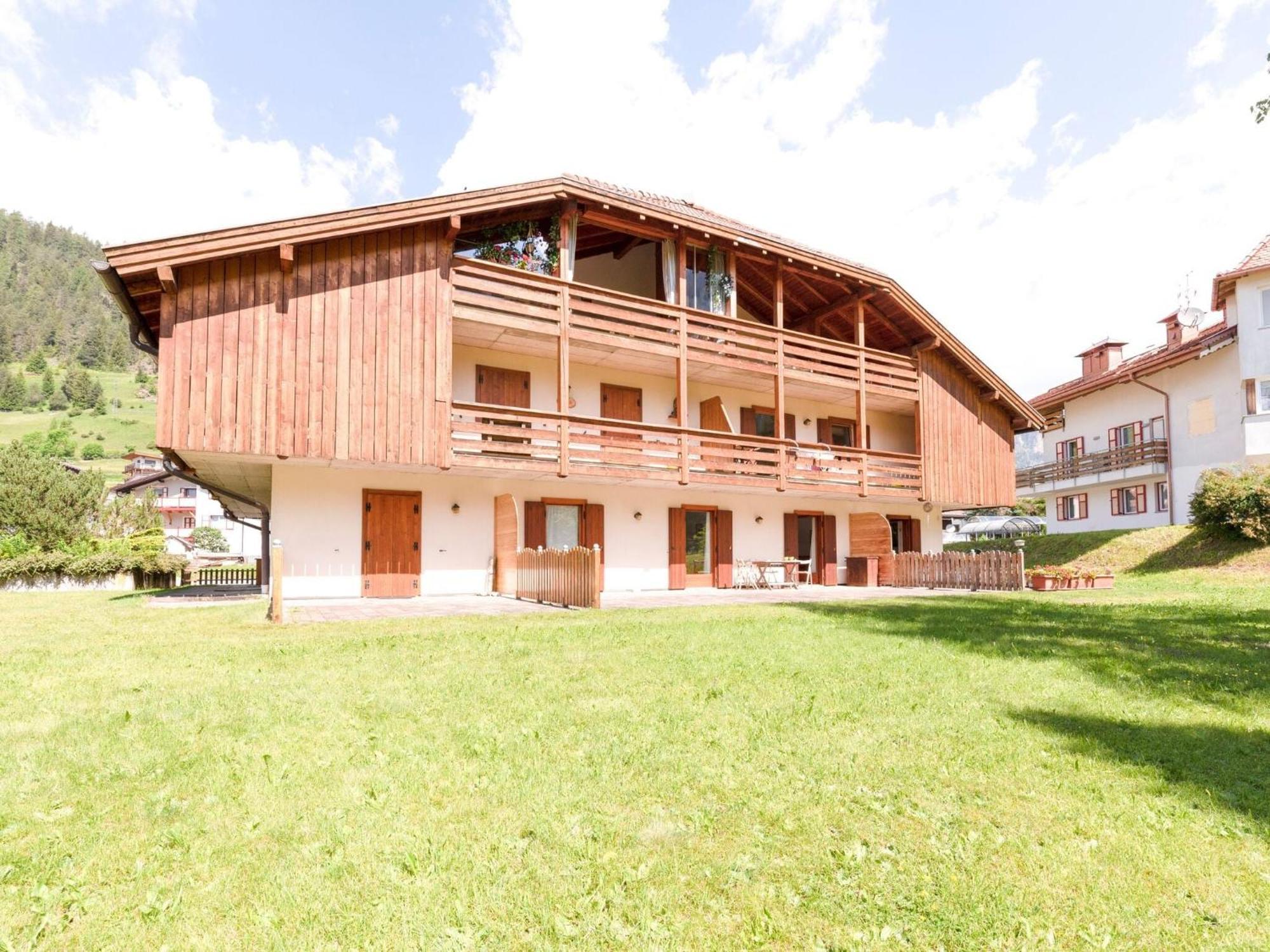 Spacious Chalet With Garden Near Ski Area In Tyrol Pozza di Fassa Ngoại thất bức ảnh