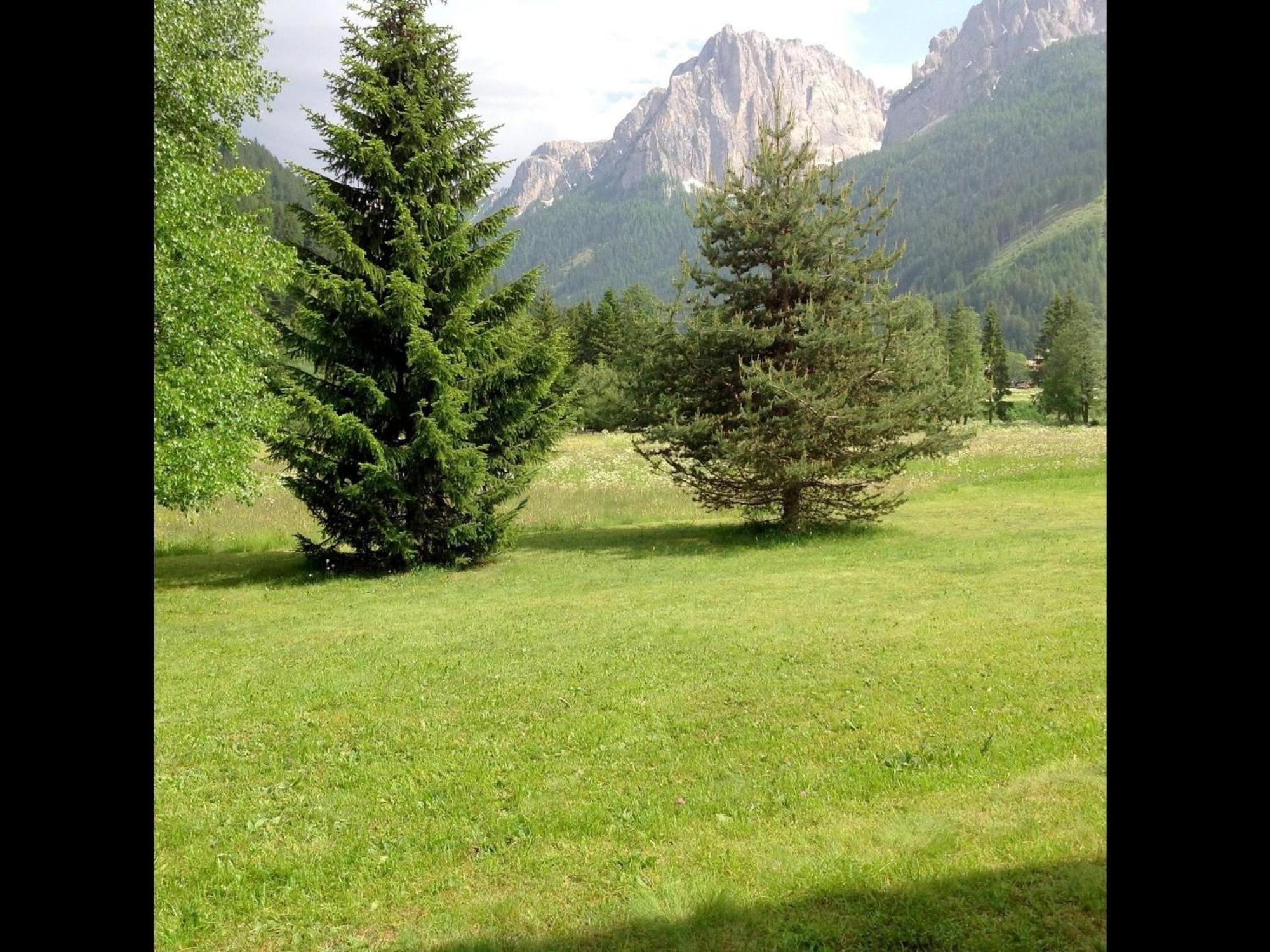 Spacious Chalet With Garden Near Ski Area In Tyrol Pozza di Fassa Ngoại thất bức ảnh
